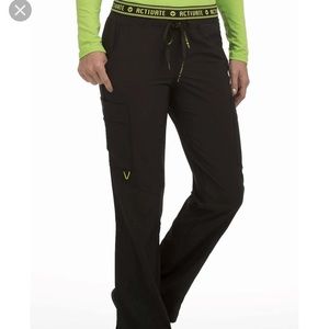 Med Couture woman’s cargo scrub pants - size medium - color black - NWT